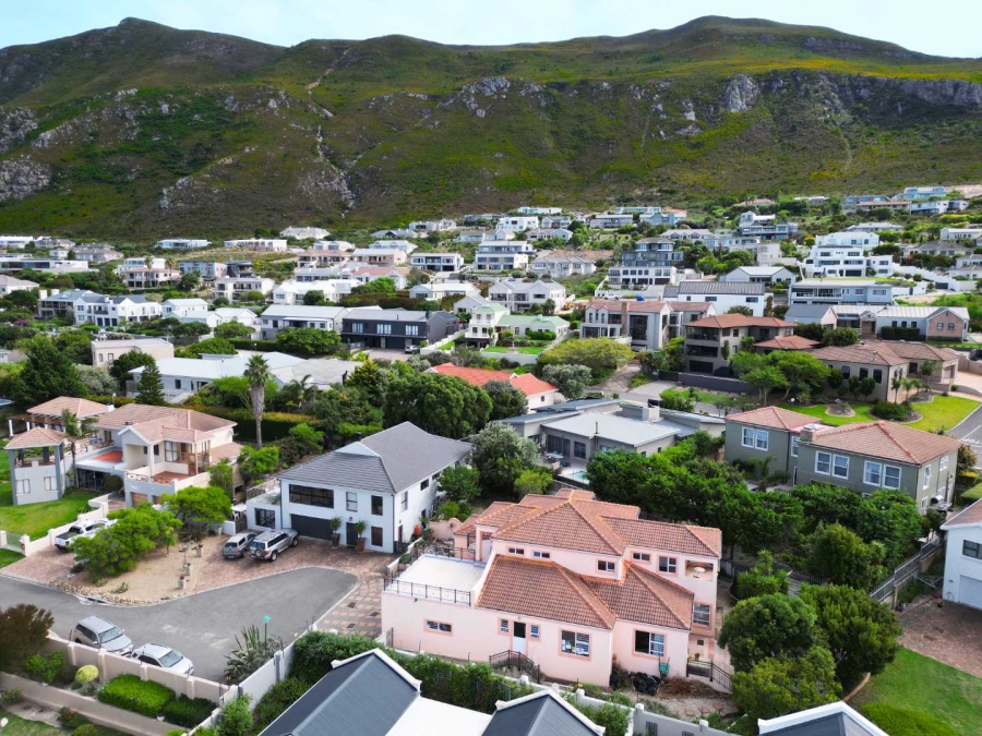 5 Bedroom Property for Sale in Chanteclair Western Cape